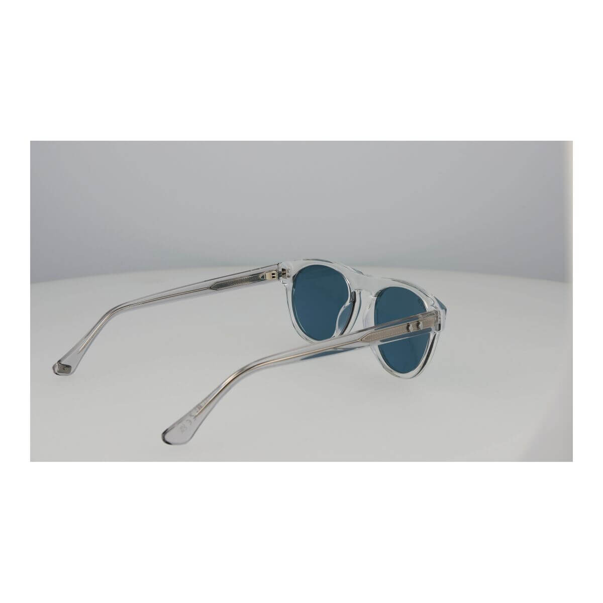 Herrsolglasögon Web Eyewear WE0372 5326V finns hos Aktivcamping