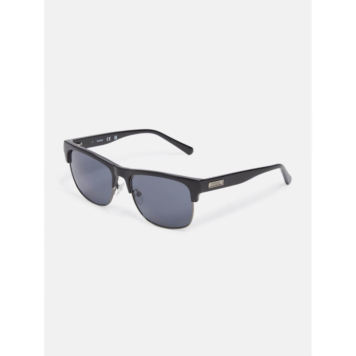 Herrsolglasögon Guess GF00023-5601A ø 56 mm finns hos Aktivcamping