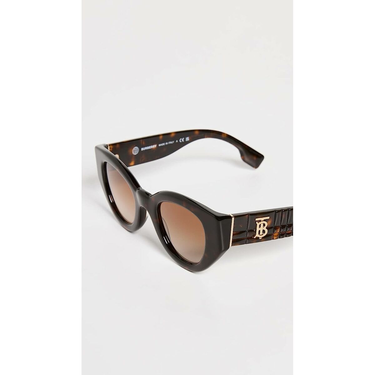 Damsolglasögon Burberry MEADOW BE 4390 finns hos Aktivcamping