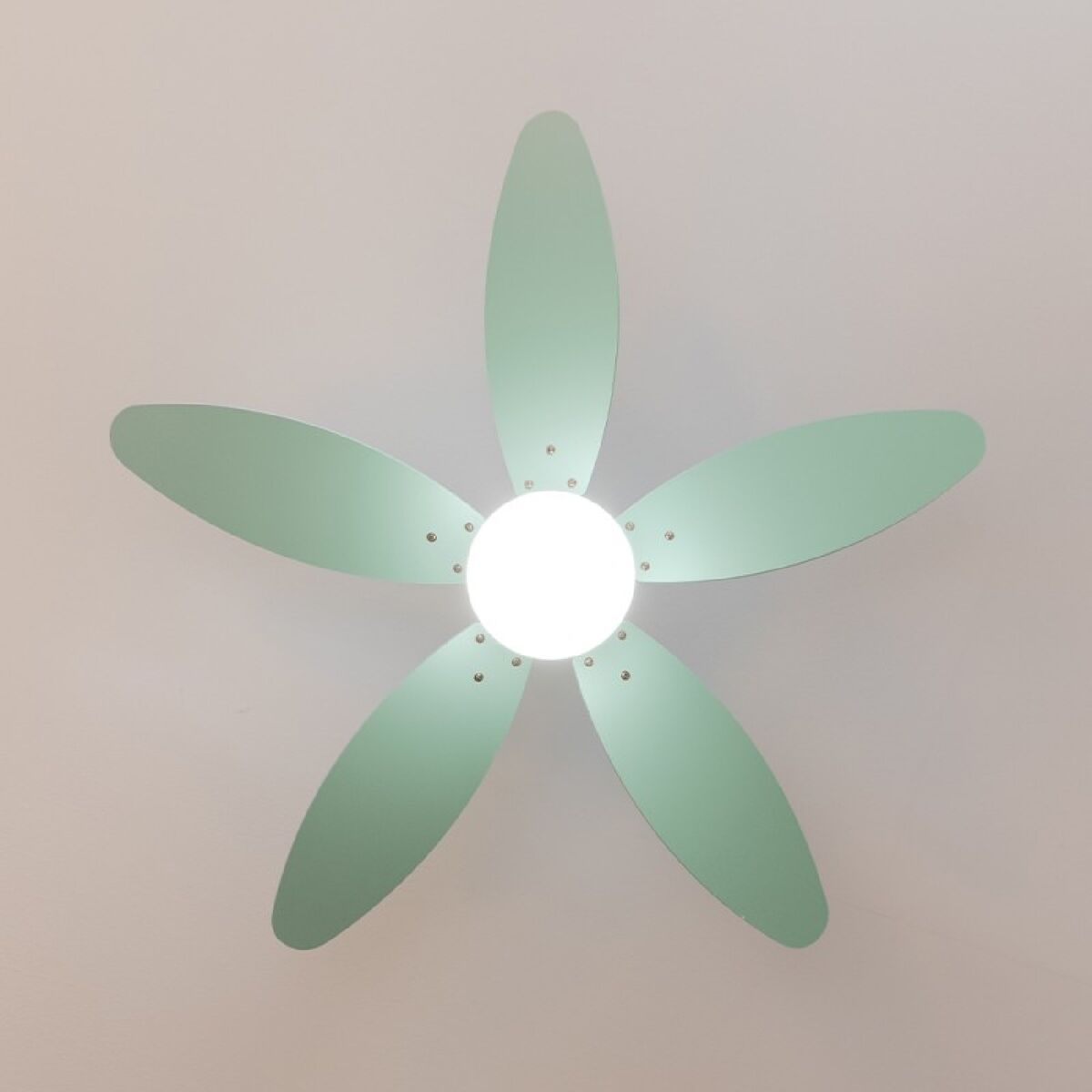 Takfläkt med belysning Cecotec EnergySilence Aero 4260 Mint 18 W 40 W finns hos Aktivcamping