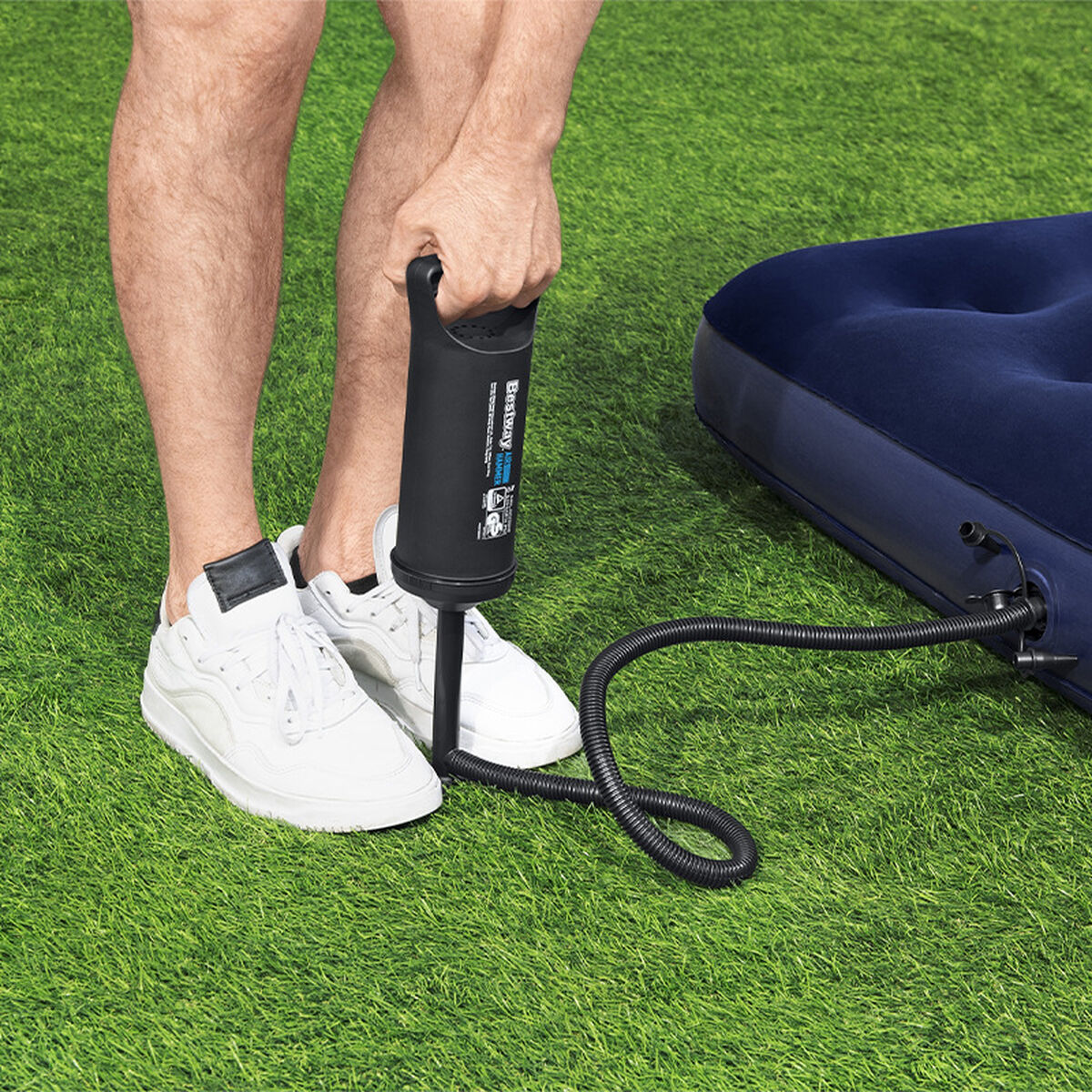 Luftpump Bestway 30 cm finns hos Aktivcamping