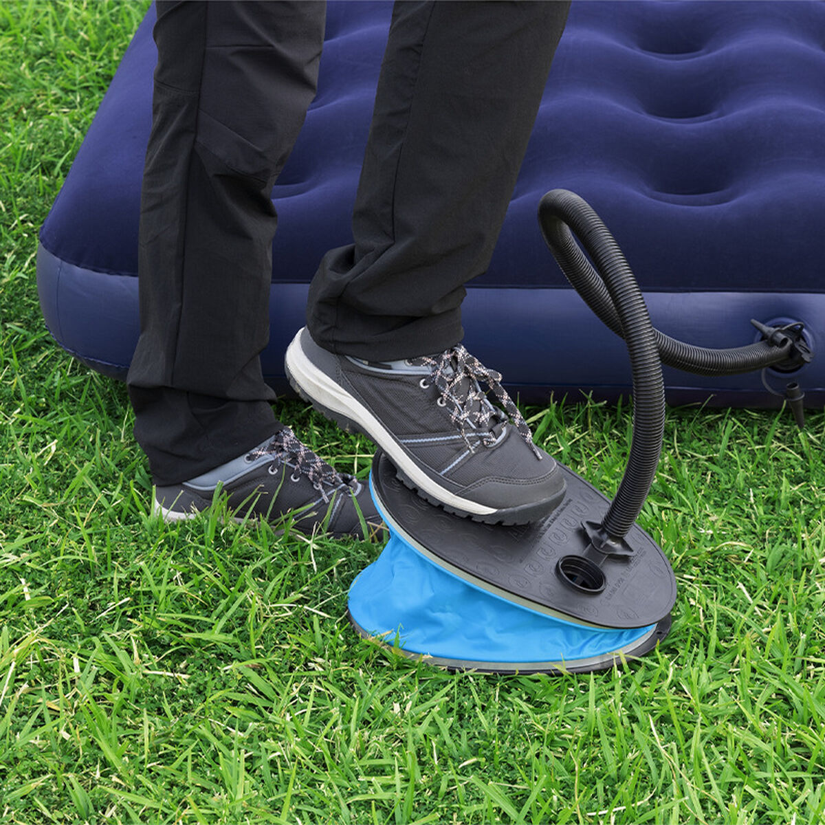 Luftpump Bestway 5L Fotpump 28x22 cm finns hos Aktivcamping