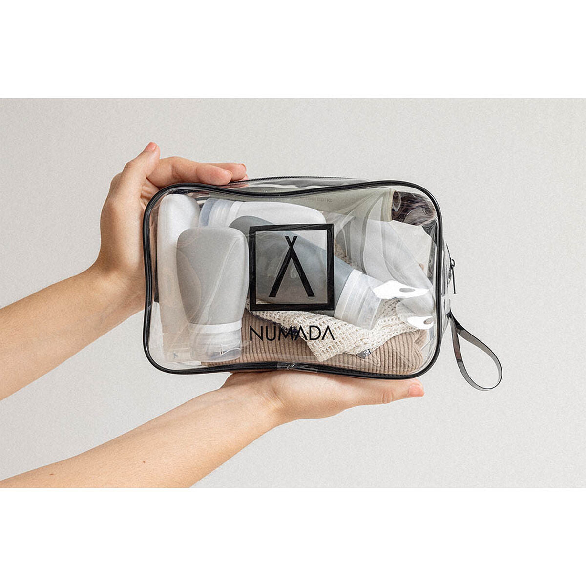 Resenecessär Numada Transparent PVC Silikon 20 x 6,5 x 13,5 cm finns hos Aktivcamping