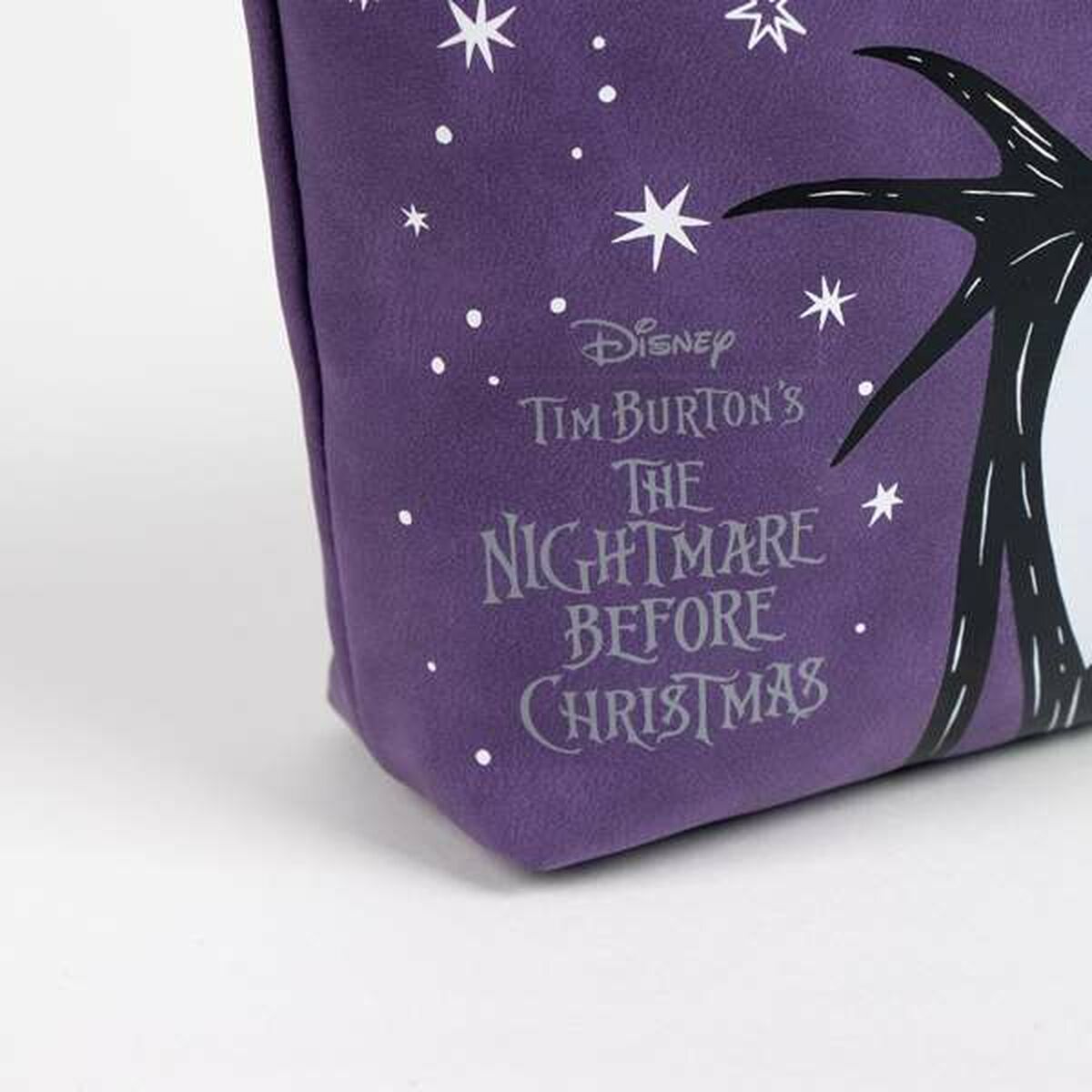 Resenecessär The Nightmare Before Christmas 28 x 16 x 5 cm finns hos Aktivcamping