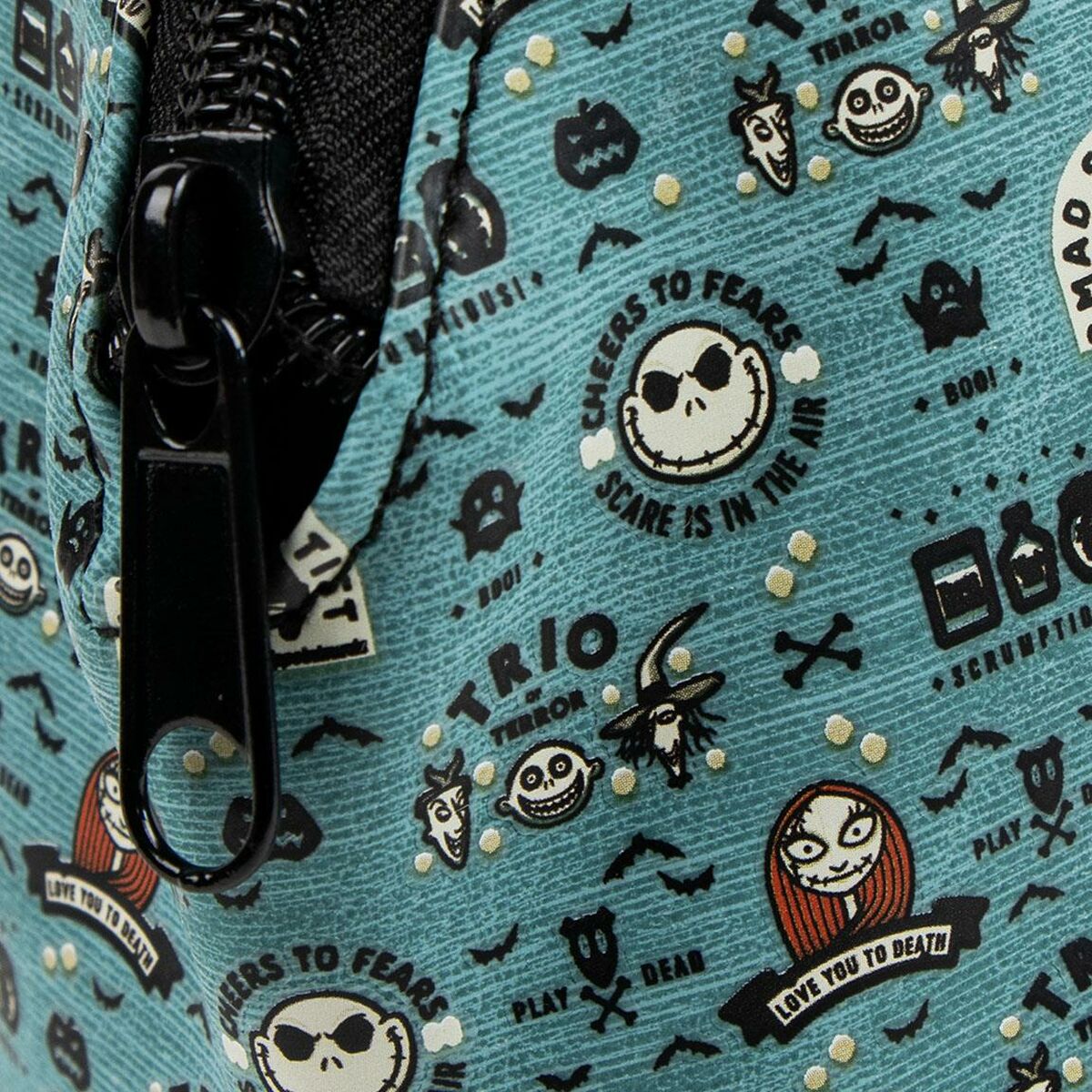 Resenecessär The Nightmare Before Christmas finns hos Aktivcamping