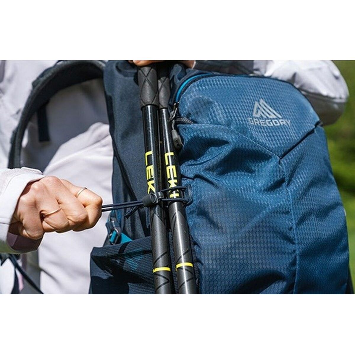 Ryggsäck Gregory 153049-1552 Blå Röd 20 L 25 L finns hos Aktivcamping