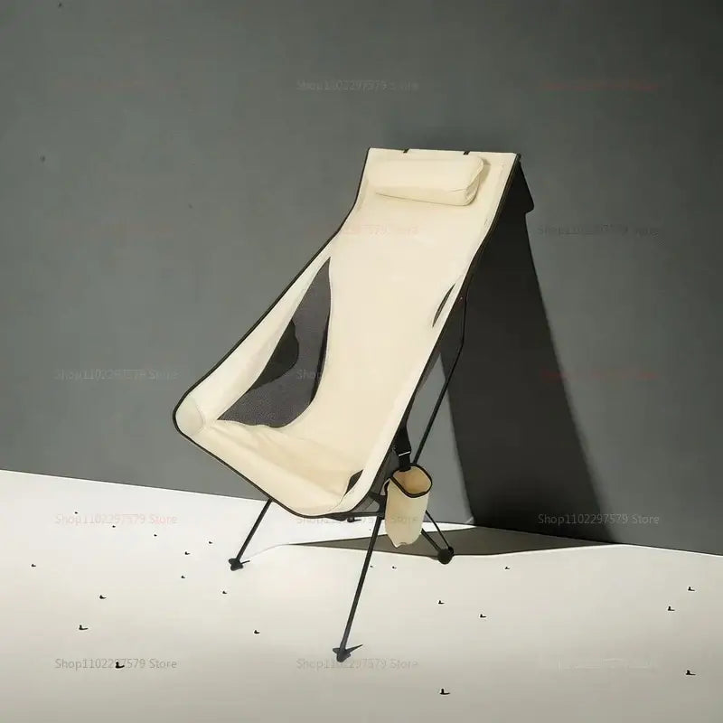 Bärbar campingstol med nackstöd beige, lättviktsdesign, robust ram finns hos Aktivcamping