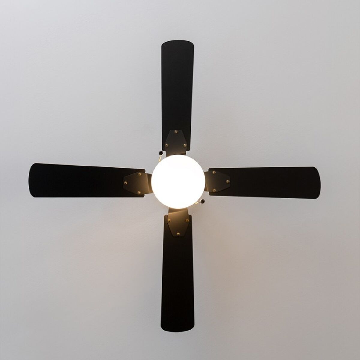 Takfläkt med belysning Cecotec EnergySilence Aero 450 Svart 50 W finns hos Aktivcamping