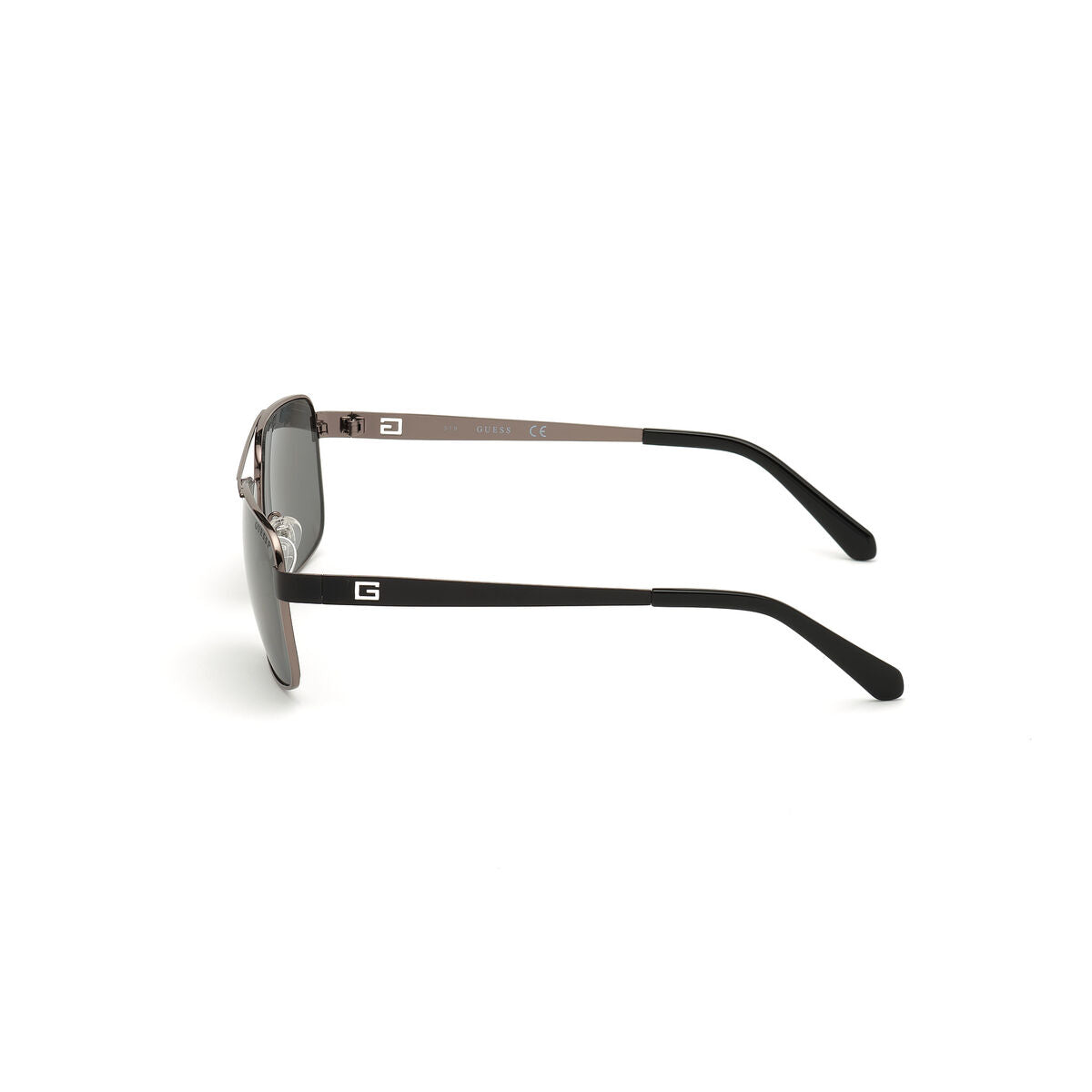 Herrsolglasögon Guess GU6968-5808D ø 58 mm finns hos Aktivcamping