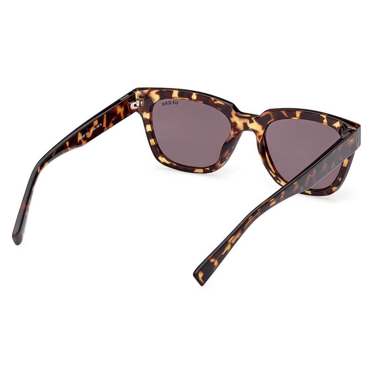 Herrsolglasögon Guess GU8265-5352A Ø 53 mm finns hos Aktivcamping