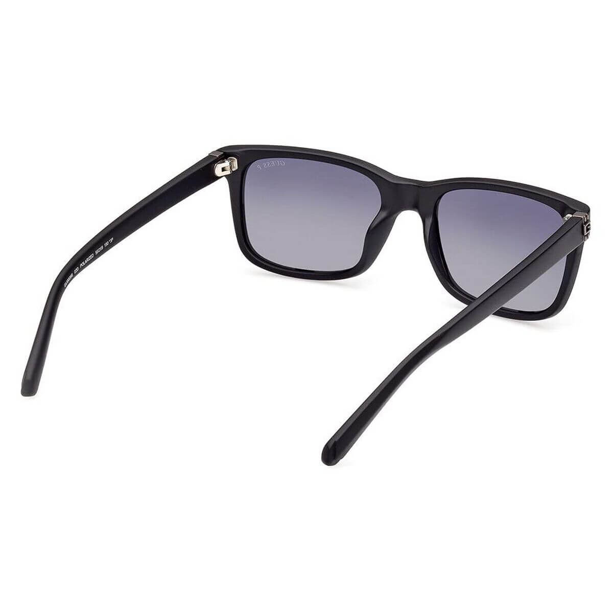 Herrsolglasögon Guess GU00066-5502D Ø 55 mm finns hos Aktivcamping