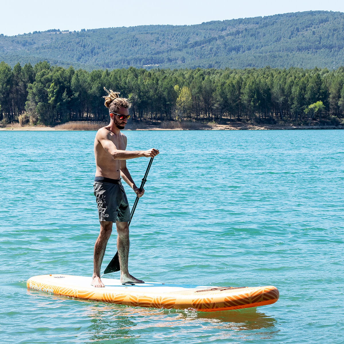 2-i-1 uppblåsbar paddel surfbräda med säte och tillbehör Siros InnovaGoods 10'5" 320 cm finns hos Aktivcamping