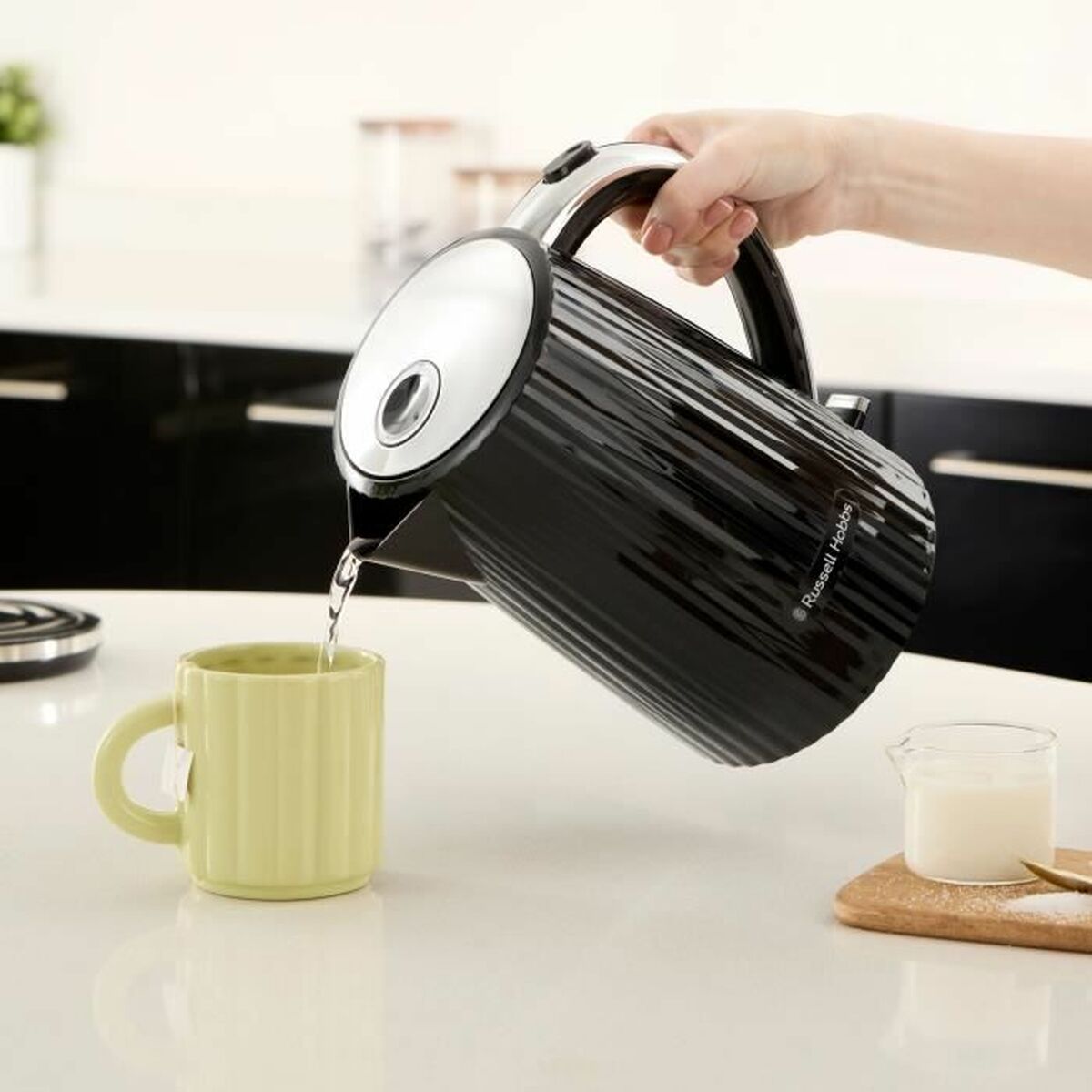 Vattenkokare Russell Hobbs Svart Rostfritt stål 1,7 L finns hos Aktivcamping