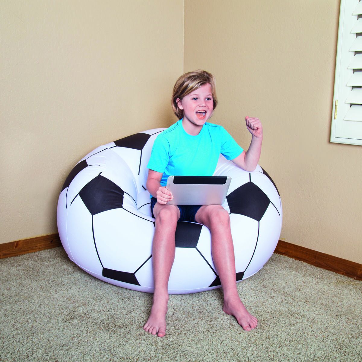 Bestway Jordens Jättestol Fotboll 114x112x66 cm +6 år Inomhus och Trädgård 75010 finns hos Aktivcamping