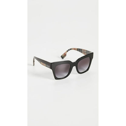 Damsolglasögon Burberry KITTY BE 4364 finns hos Aktivcamping