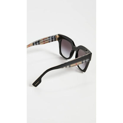 Damsolglasögon Burberry KITTY BE 4364 finns hos Aktivcamping