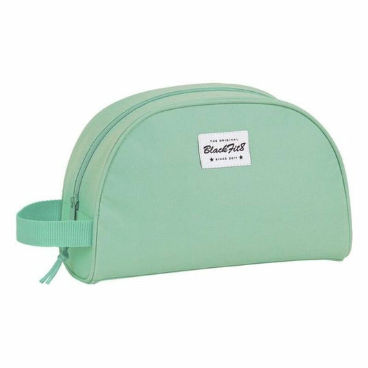 Skolnecessär BlackFit8 M332 Turkos 28 x 18 x 10 cm finns hos Aktivcamping