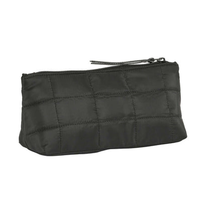 Skolnecessär Moos Negro Svart Vadderad 23 x 12 x 8 cm finns hos Aktivcamping