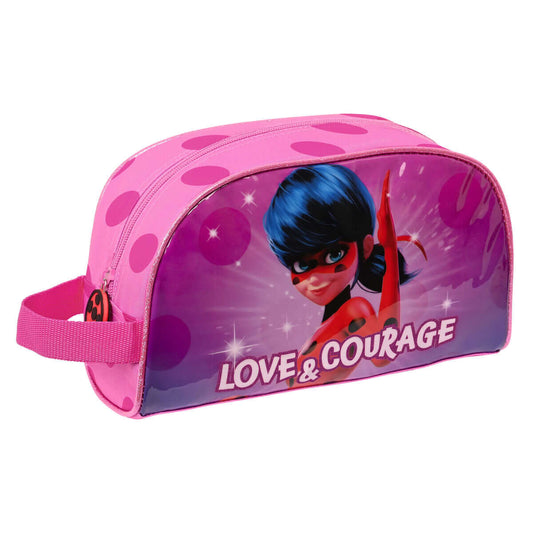 Skolnecessär Lady Bug Fuchsia 26 x 16 x 9 cm finns hos Aktivcamping