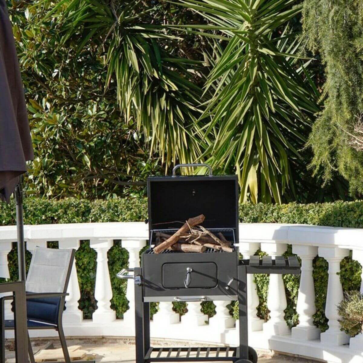 Kolgrill med lock och hjul Svart Metall Stål 140 x 60 x 108 cm finns hos Aktivcamping