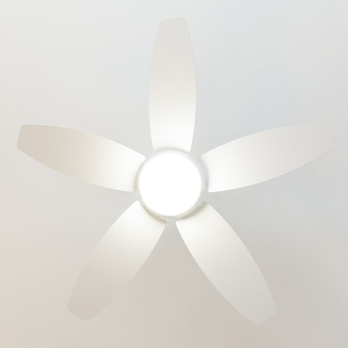 Takfläkt med belysning Cecotec EnergySilence Aero 4200 15 W 53 W - finns hos Aktivcamping