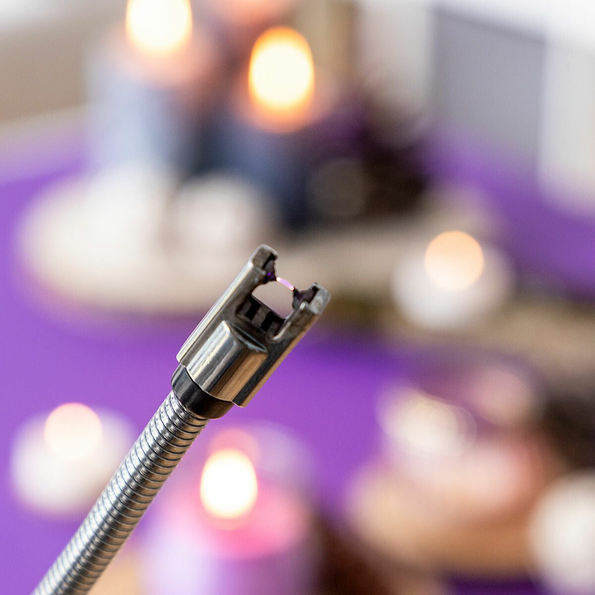 Flexibel och uppladdningsbar elektrisk tändare Eflecther InnovaGoods - finns hos Aktivcamping