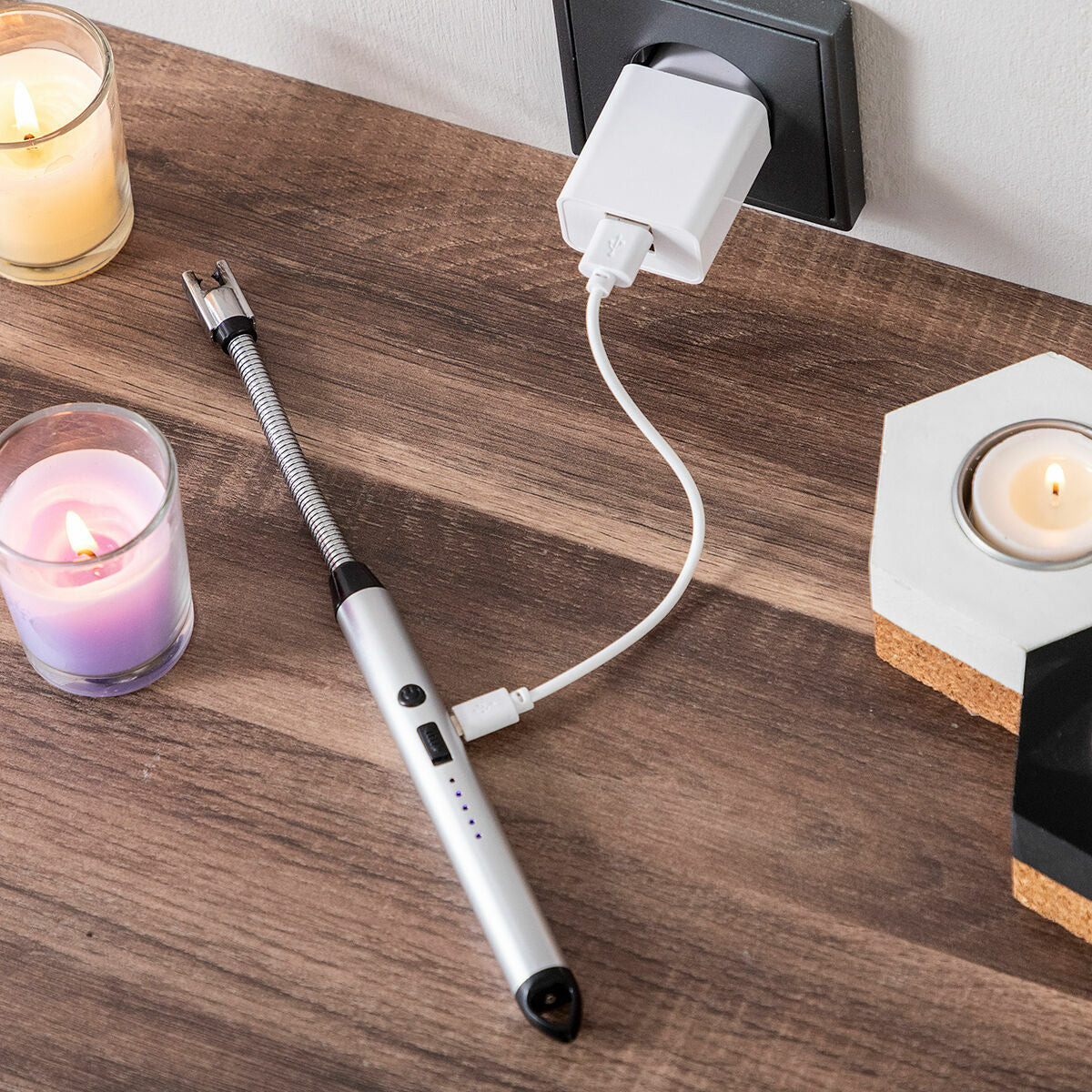 Flexibel och uppladdningsbar elektrisk tändare Eflecther InnovaGoods - finns hos Aktivcamping