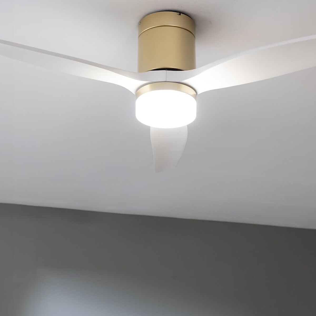 Takfläkt med belysning Cecotec EnergySilence Aero 5600 Vit Gyllene finns hos Aktivcamping