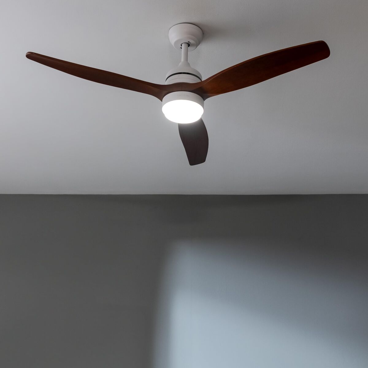 Takfläkt med belysning Cecotec EnergySilence Aero 5230 Vit Svart Trä finns hos Aktivcamping