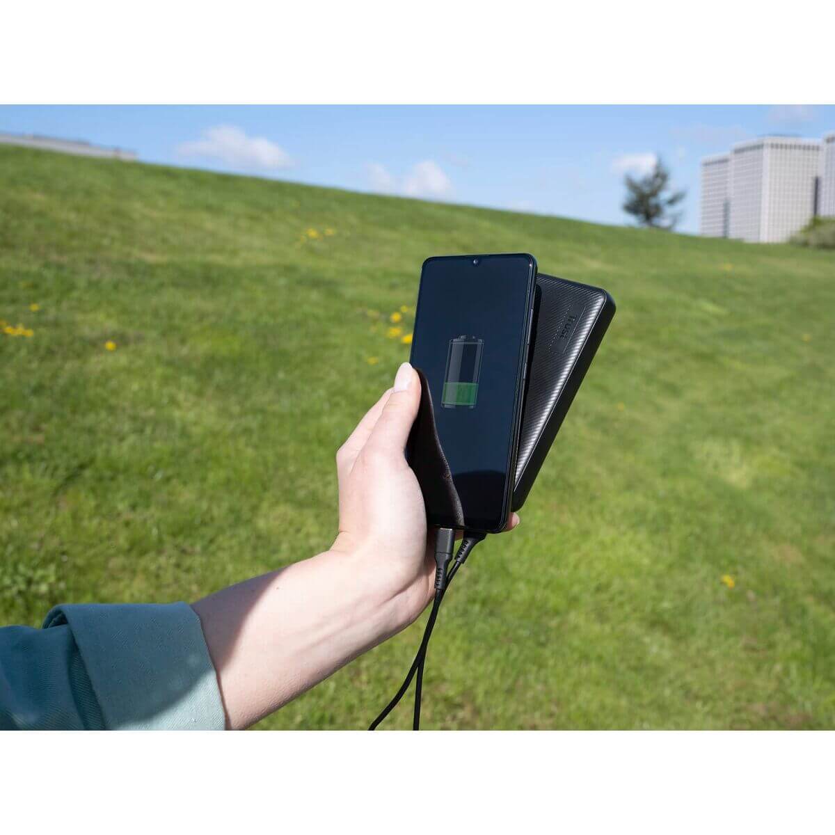 Powerbank Trust Primo Svart 15000 mAh - finns hos Aktivcamping