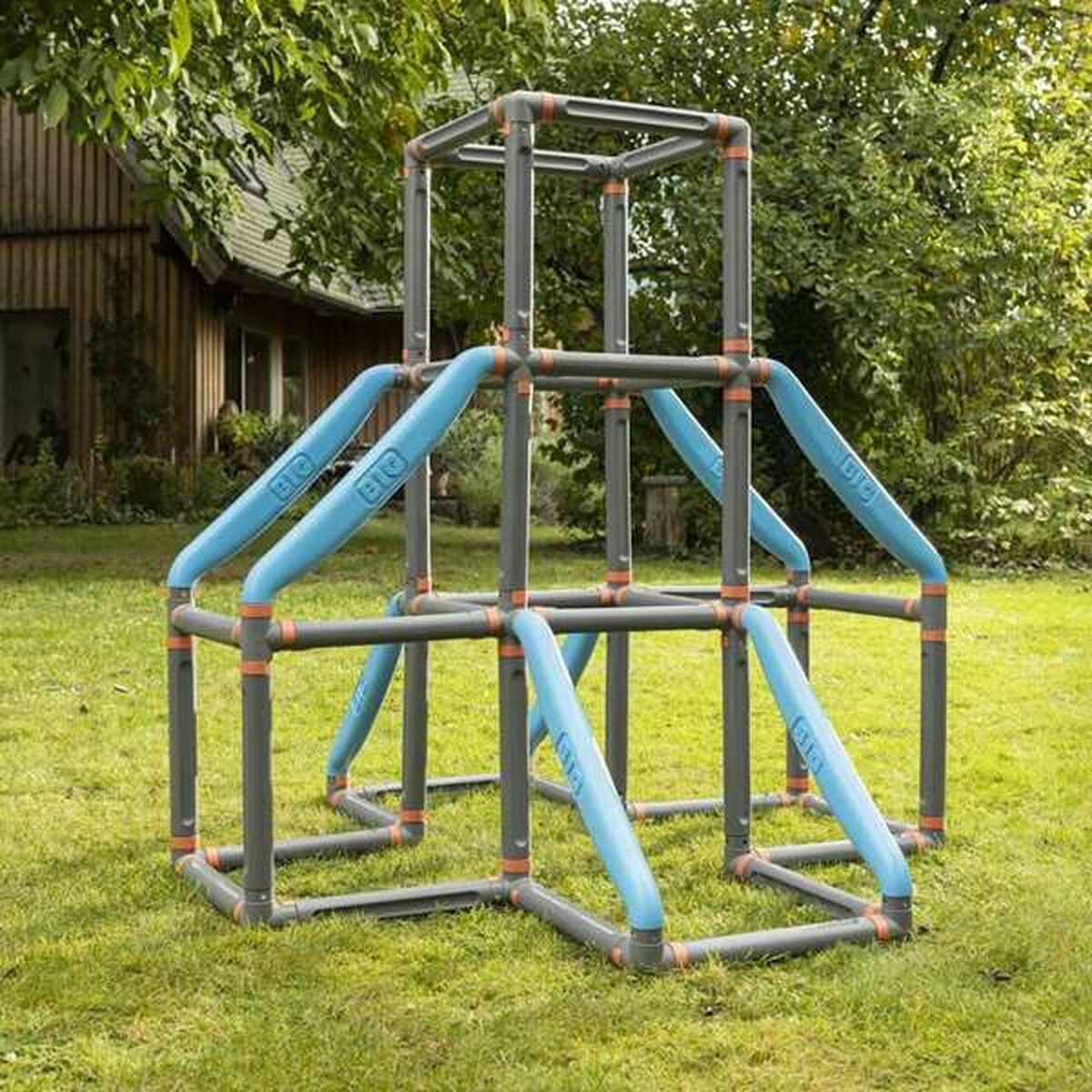 Aktivitetscentrum Smoby BIG Kraxxl The Tower finns hos Aktivcamping