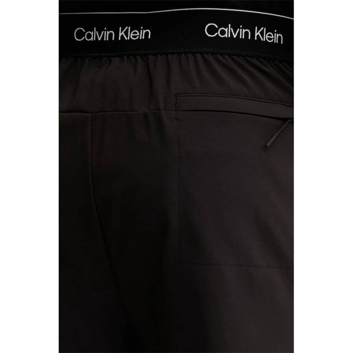 Badbyxor Herr Calvin Klein Woven Svart finns hos Aktivcamping