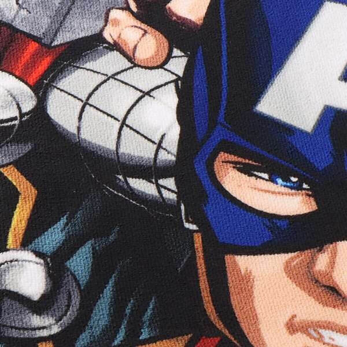 Badhandduk The Avengers 70 x 140 cm finns hos Aktivcamping