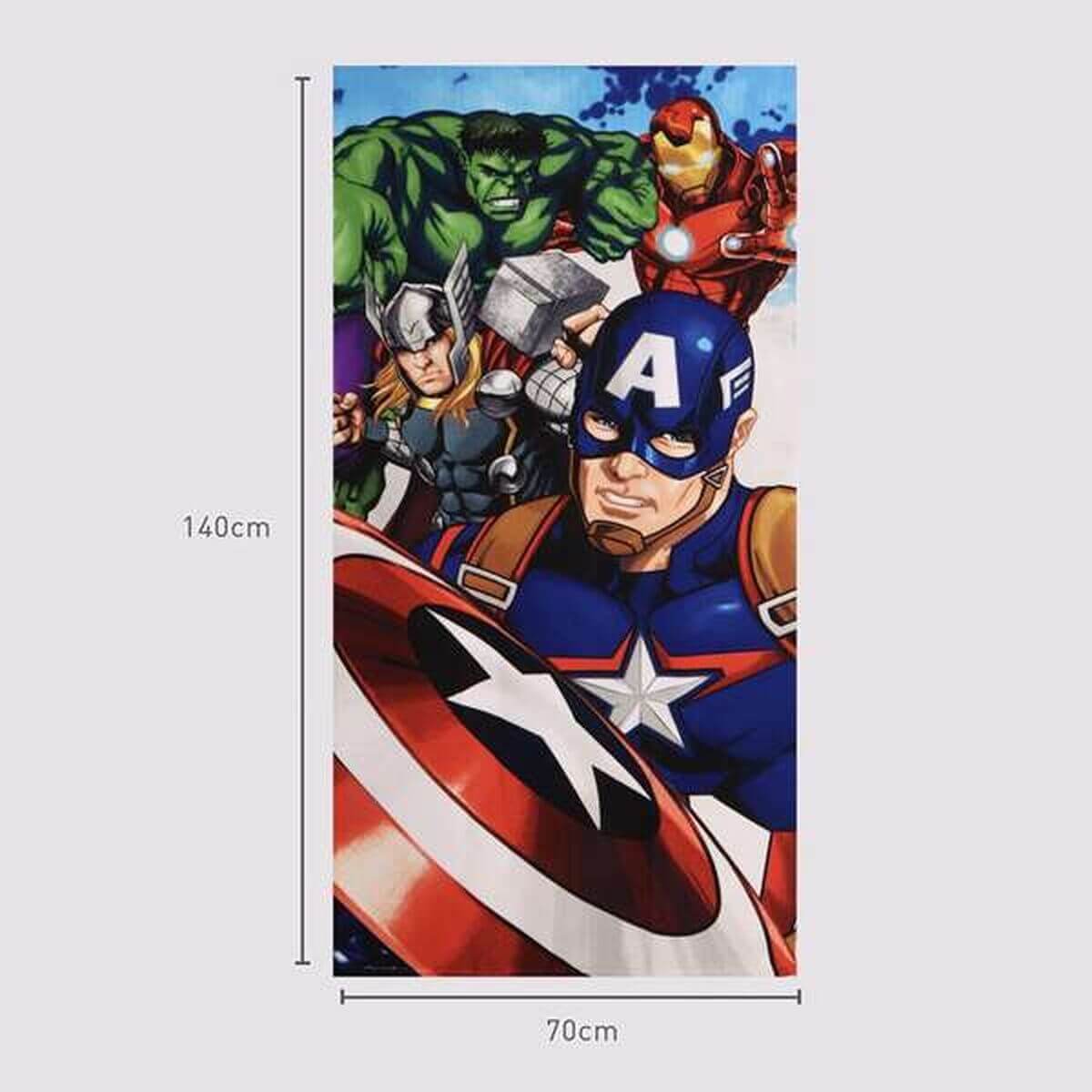 Badhandduk The Avengers 70 x 140 cm finns hos Aktivcamping