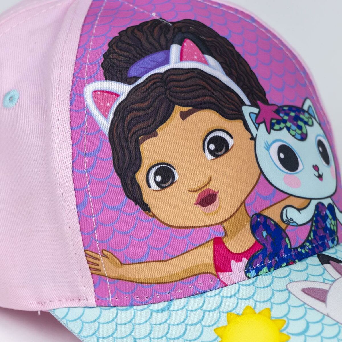 Barnkeps Gabby's Dollhouse finns hos Aktivcamping