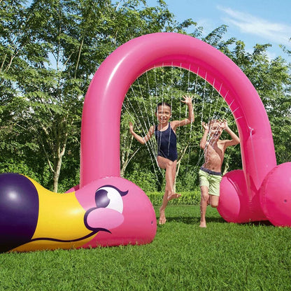 Bestway Jumbo Flamingo Sprinkler 340x110x193 cm +2 Years Garden 52382 finns hos Aktivcamping