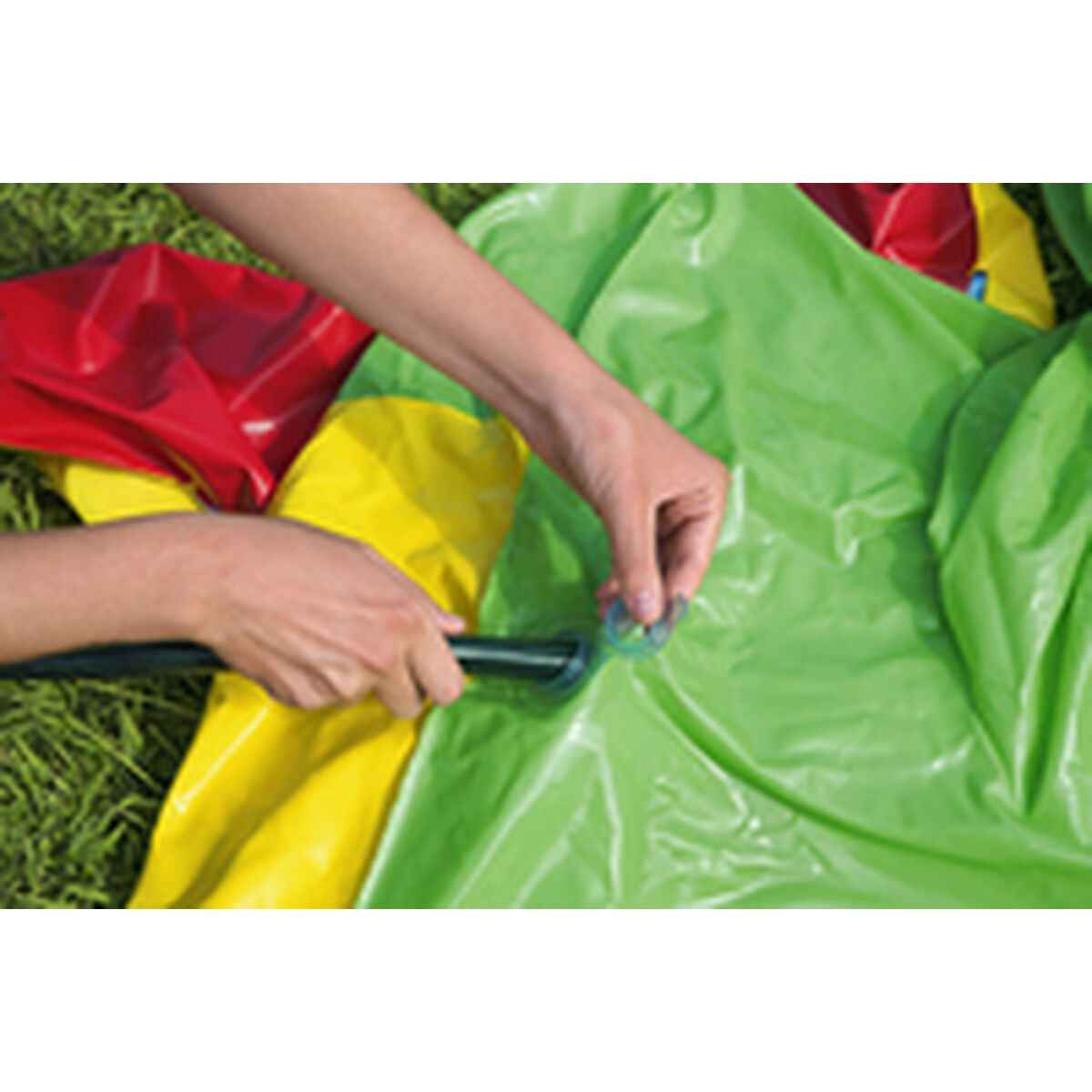 Bestway Jumbo Uppblåsbart Sprinkler Mask 338x110x188 cm +2 År Trädgård 52398 finns hos Aktivcamping
