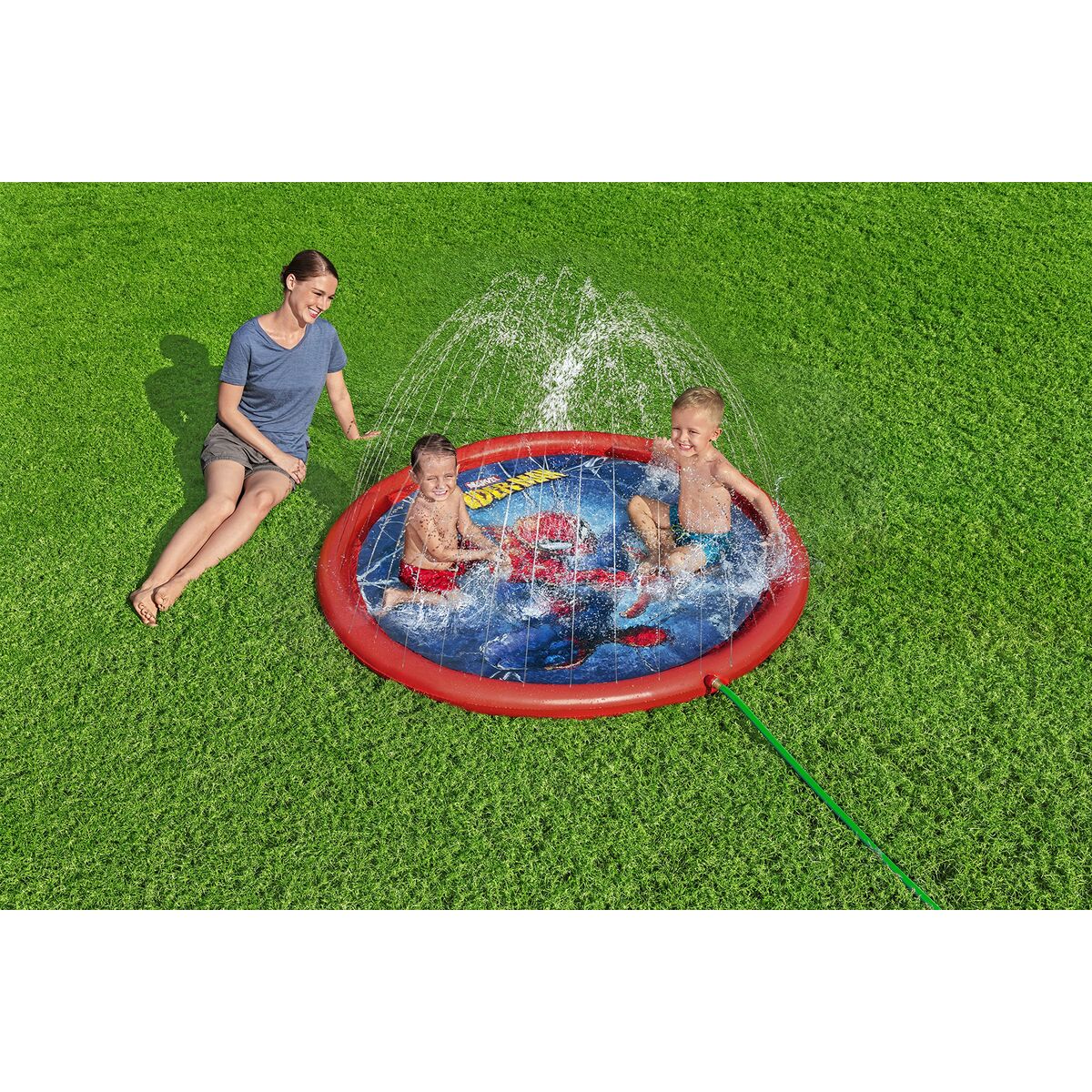 Bestway Spiderman Uppblåsbar Pool med Sprinkler D165 cm +2 År Trädgård 98792 finns hos Aktivcamping