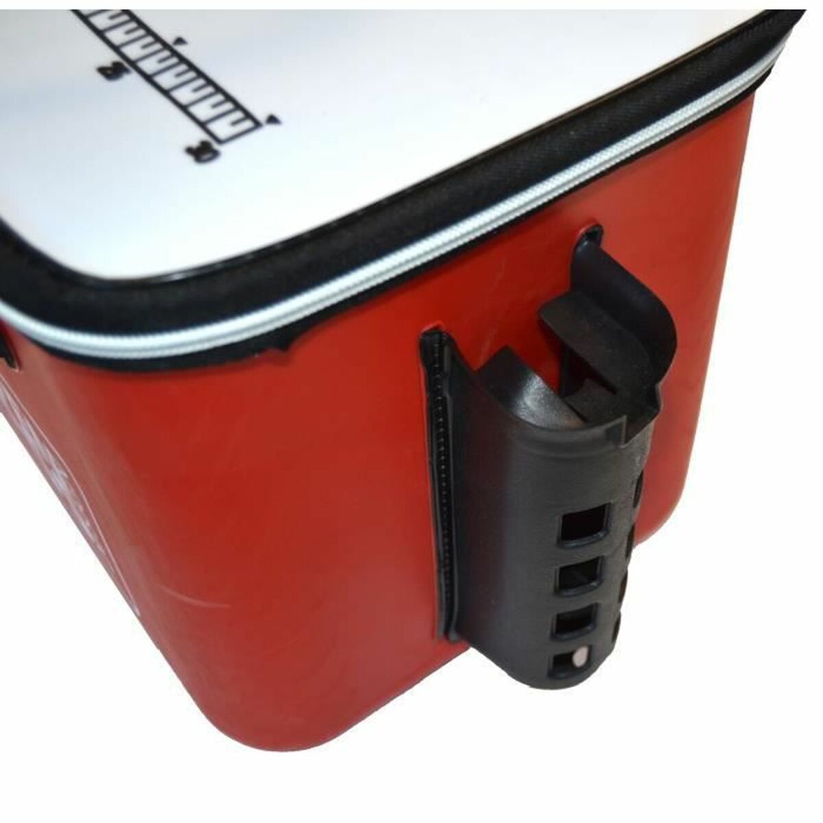 Betesstation 7 SEVEN BASS DESIGN HARD 36 RH Series 22,5 L 36 x 25 x 25 cm finns hos Aktivcamping