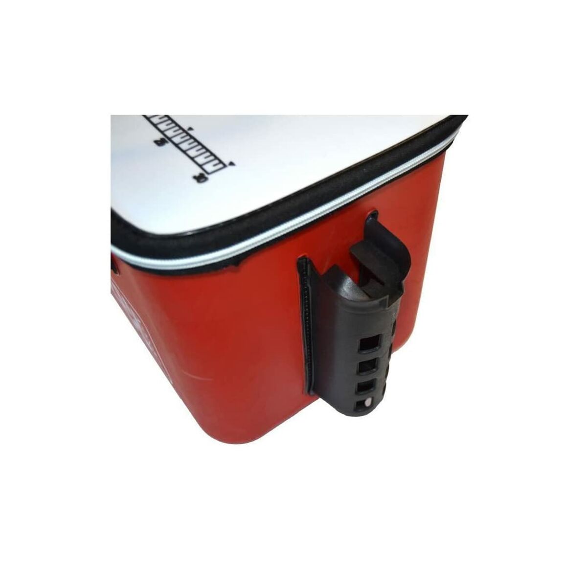 Betesstation 7 SEVEN BASS DESIGN HARD 36 RH Series 22,5 L 36 x 25 x 25 cm finns hos Aktivcamping