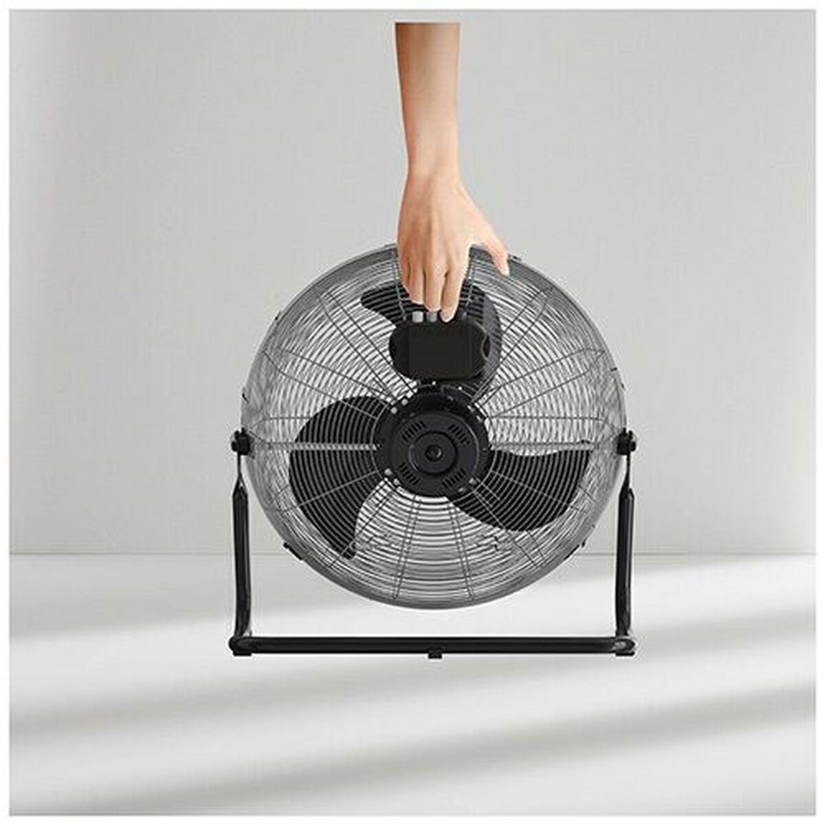 Bordsfläkt Black & Decker ES9440220B Svart Stål 120 W finns hos Aktivcamping