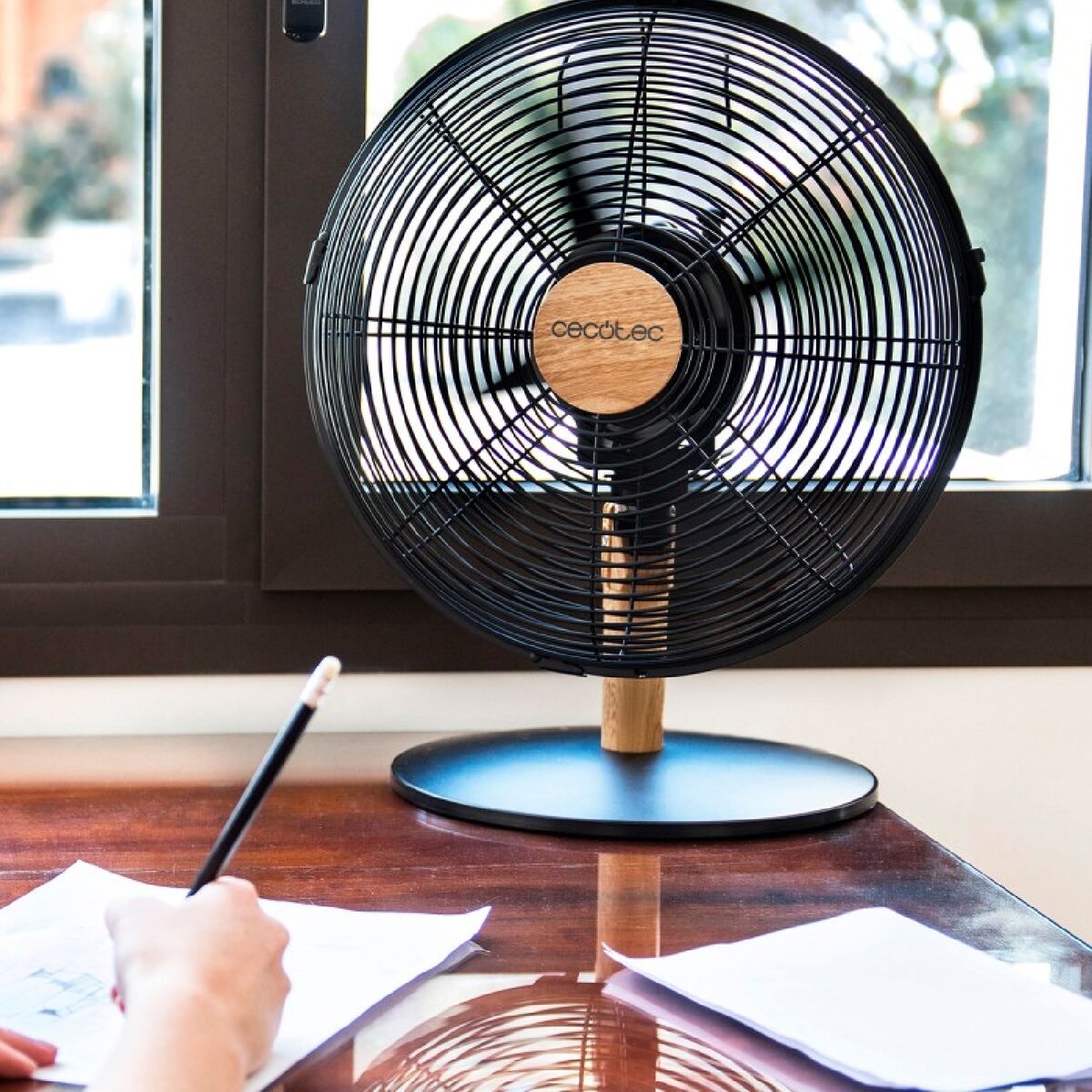 Bordsfläkt Cecotec EnergySilence 600 WoodDesk Svart 40 W finns hos Aktivcamping
