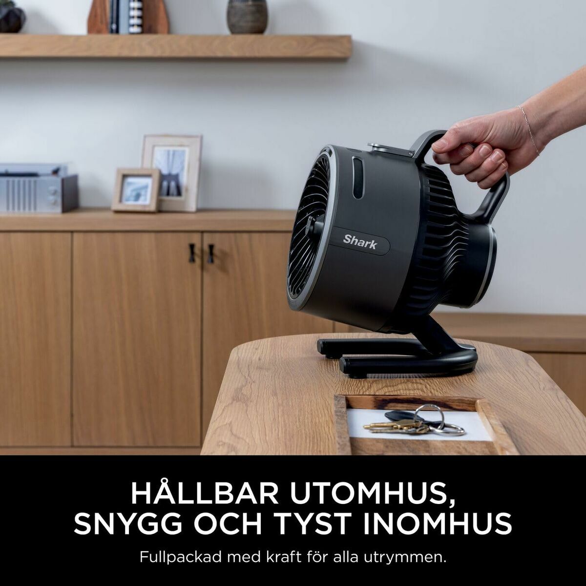 Bordsfläkt Shark Grå - Batteridrift och Elnät finns hos Aktivcamping