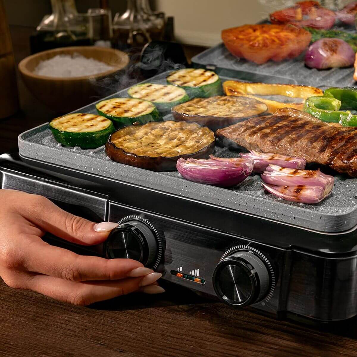 Elektrisk Grill Cecotec Rock’nGrill 2200 Dual finns hos Aktivcamping