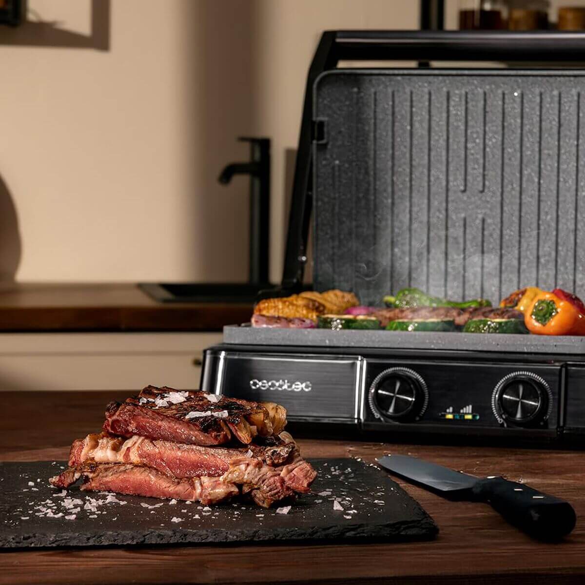 Elektrisk Grill Cecotec Rock’nGrill 2200 Dual finns hos Aktivcamping
