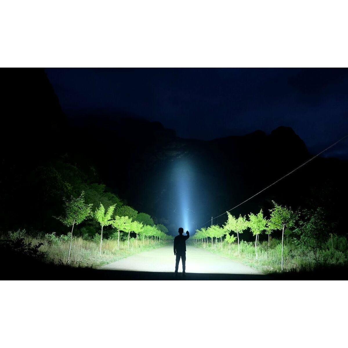 Ficklampa Acebeam L35 2.0 BLACK 5000 Lm finns hos Aktivcamping
