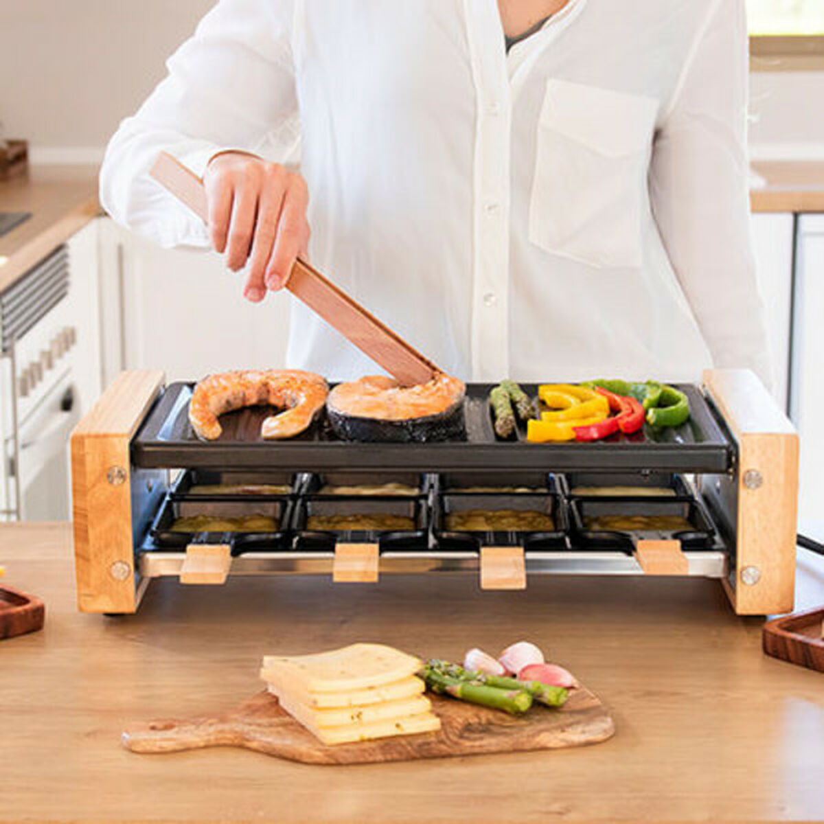 Grillplatta Cecotec Cheese&Grill 8200 Wood Black 1200 W finns hos Aktivcamping