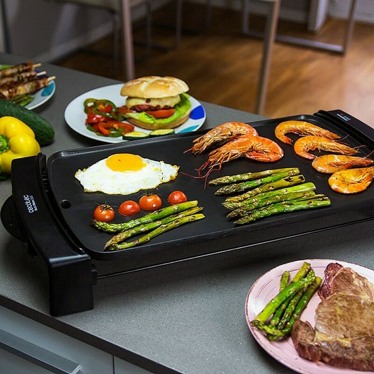 Grillplatta Cecotec Rock & Water 2500 2150W Svart finns hos Aktivcamping
