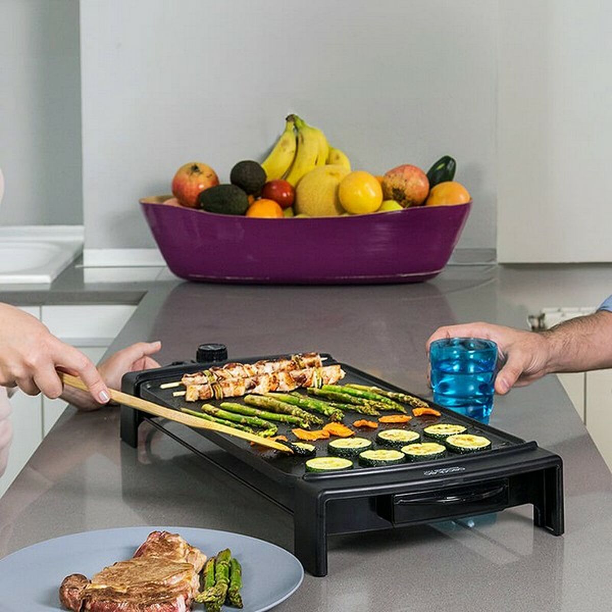 Grillplatta Cecotec Rock & Water 2500 2150W Svart finns hos Aktivcamping