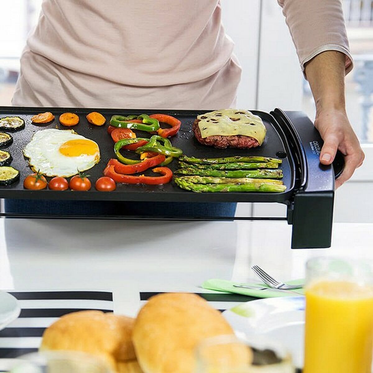 Grillplatta Cecotec Rock & Water 2500 2150W Svart finns hos Aktivcamping